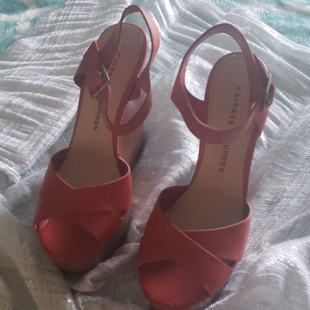 Red wedge